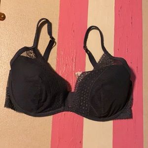 Victoria’s Secret incredible plunge bra 32DD